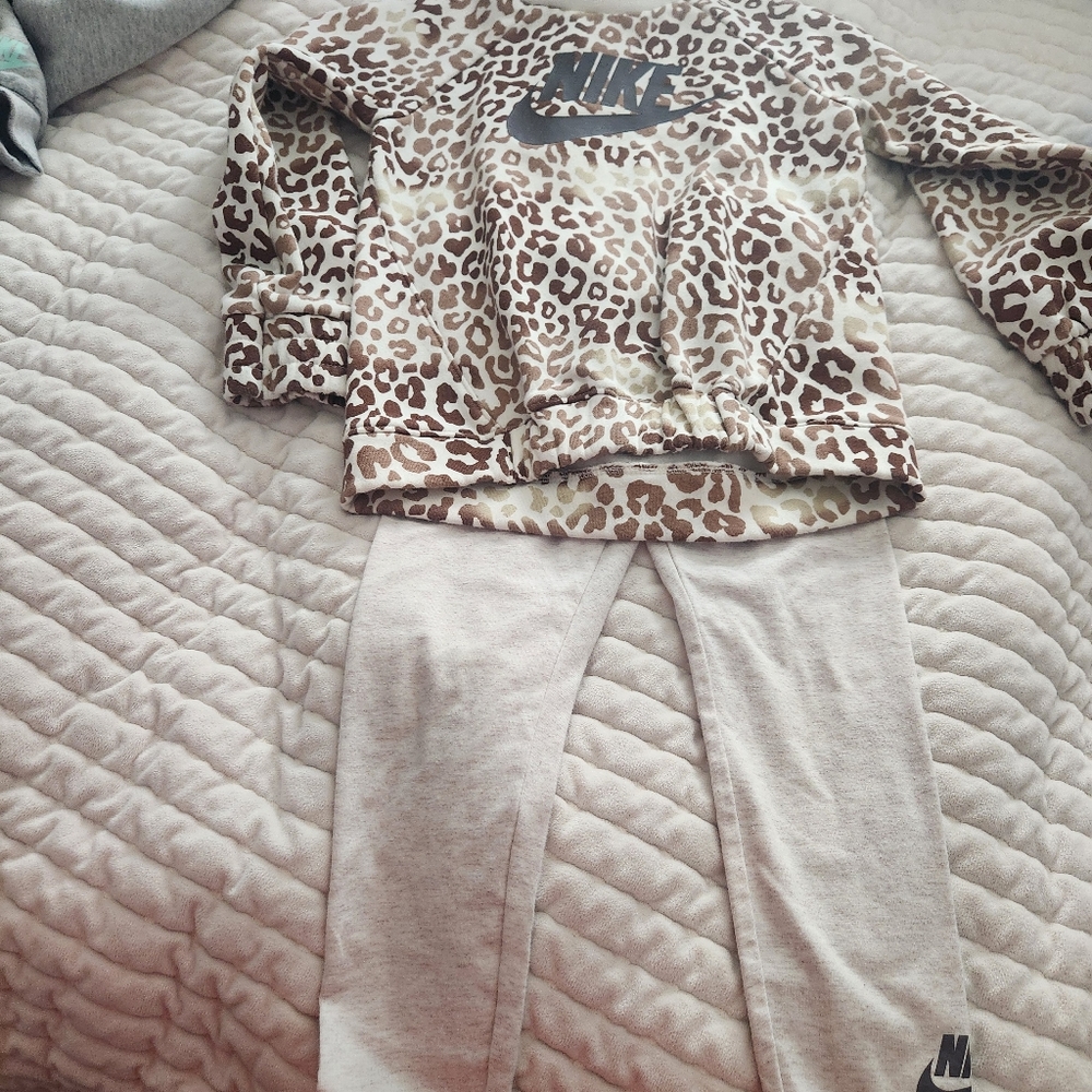 Girls size 5 Nike outfit